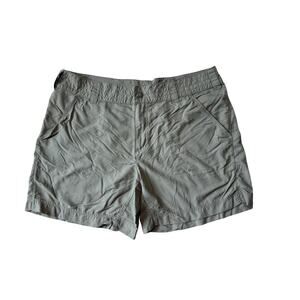 Columbia Omni Dri Titanium Women's shorts Size 16; Khaki/Tan Color